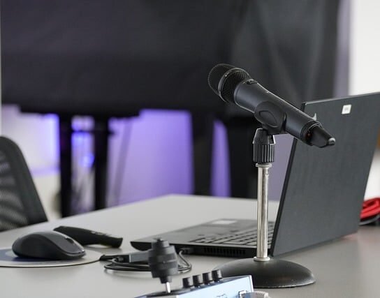 Commencer votre propre podcast : guide détaillé et pratique